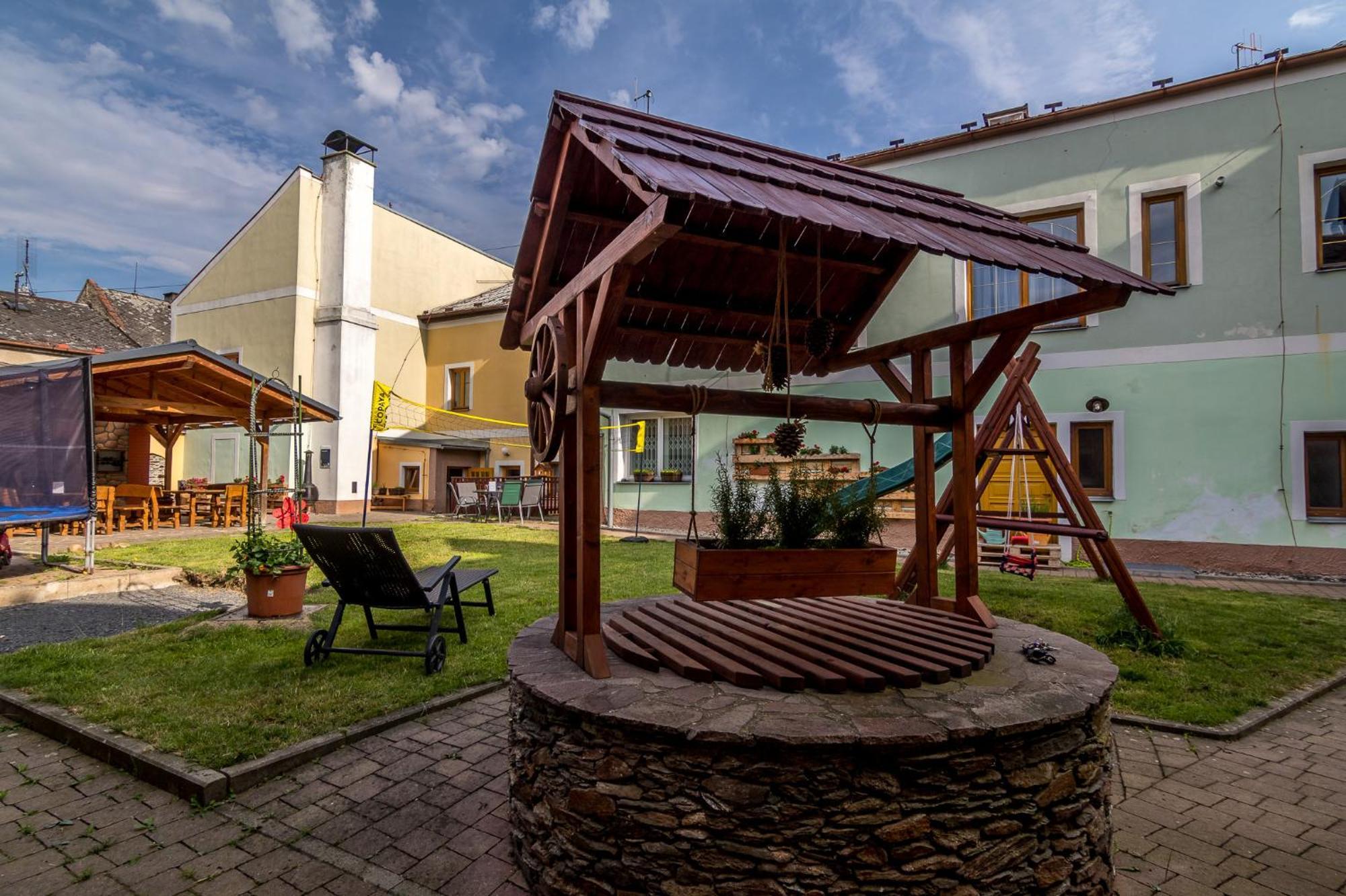 Penzion A Restaurace U Vladare Toužim Kültér fotó